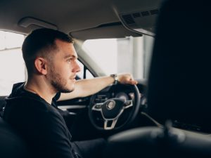 Cómo sentarse bien al volante