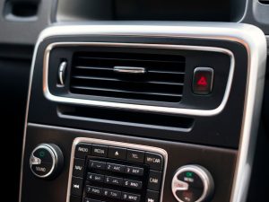 preparar el aire acondicionado del coche para el verano
